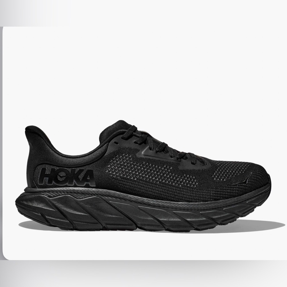 Hoka Arahi 7 - Women’s Black Athletic Shoes.